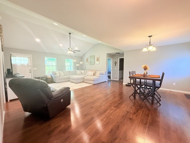 649 Old Harrison Ferry Rd, Mcminnville, TN 37110