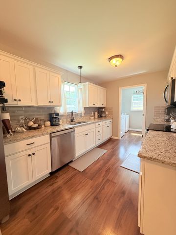 649 Old Harrison Ferry Rd, Mcminnville, TN 37110