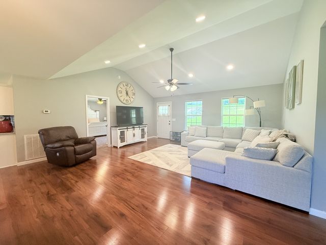 649 Old Harrison Ferry Rd, Mcminnville, TN 37110