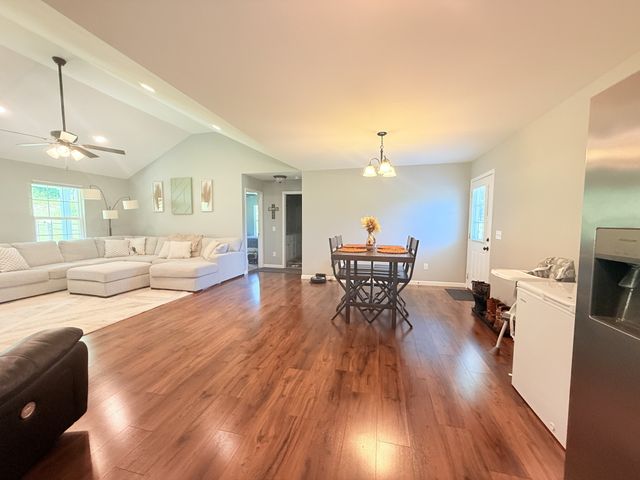 649 Old Harrison Ferry Rd, Mcminnville, TN 37110