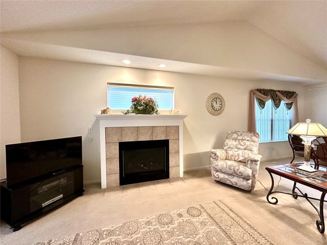 6720 Waterview Drive SW, Cedar Rapids, IA 52404