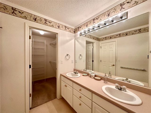 6720 Waterview Drive SW, Cedar Rapids, IA 52404