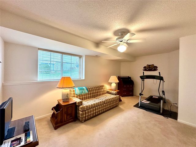 6720 Waterview Drive SW, Cedar Rapids, IA 52404