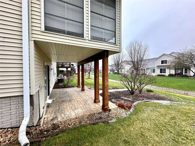 6720 Waterview Drive SW, Cedar Rapids, IA 52404