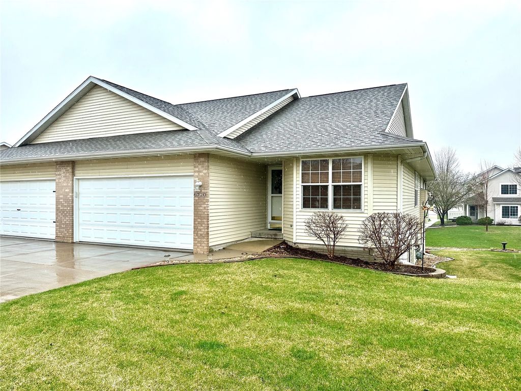 6720 Waterview Drive SW, Cedar Rapids, IA 52404