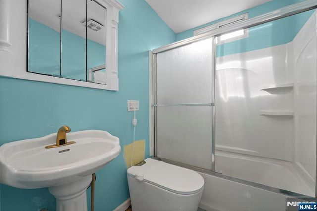 21 Helen, Moonachie, NJ 07074