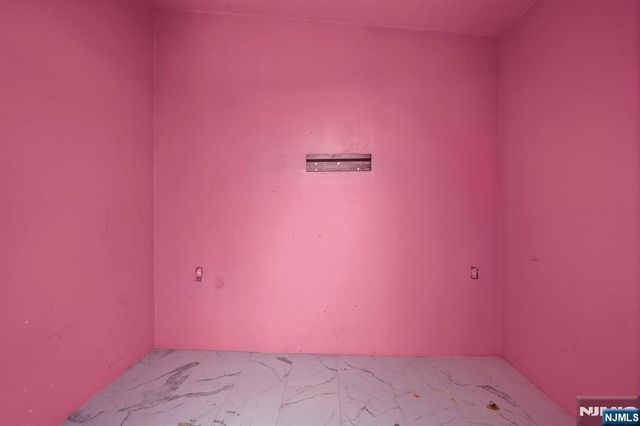 21 Helen, Moonachie, NJ 07074