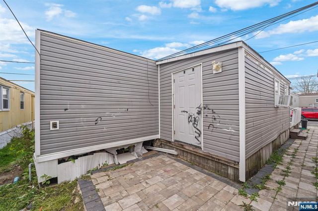 21 Helen, Moonachie, NJ 07074