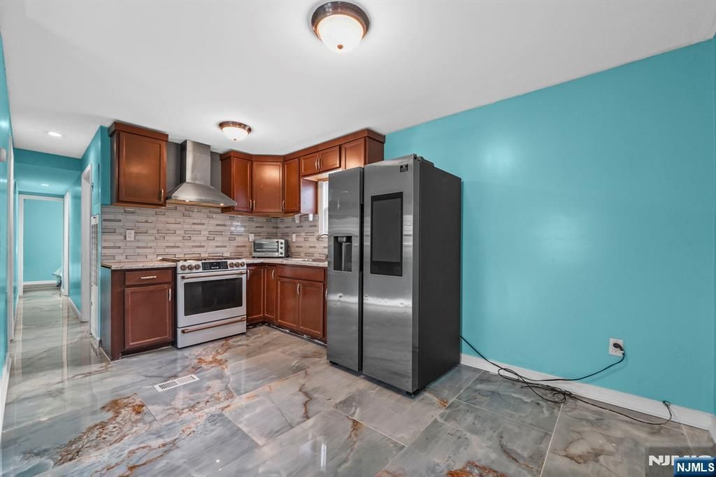 21 Helen, Moonachie, NJ 07074