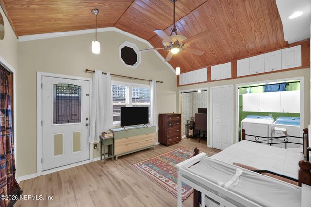 1521 CHARON Road, Jacksonville, FL 32205