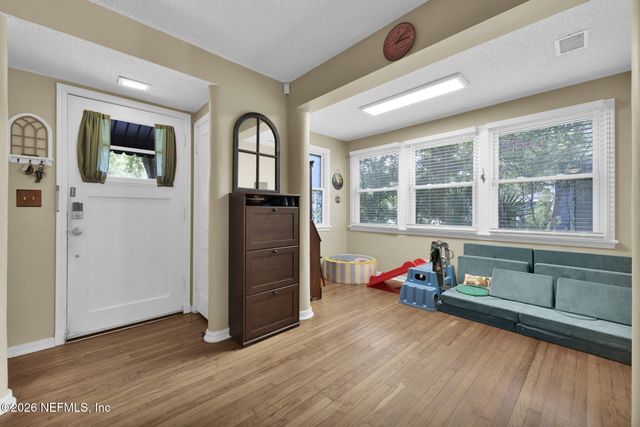1521 CHARON Road, Jacksonville, FL 32205