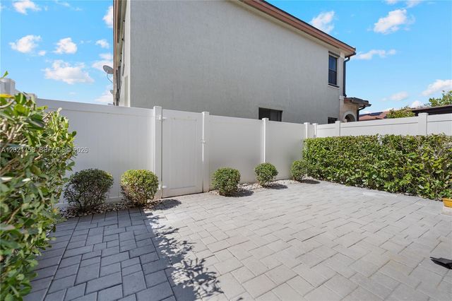 3382 W 104th Ter, Hialeah, FL 33018