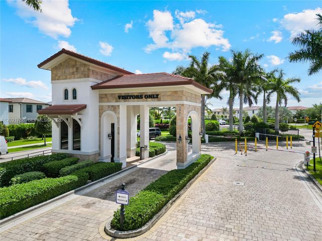 3382 W 104th Ter, Hialeah, FL 33018