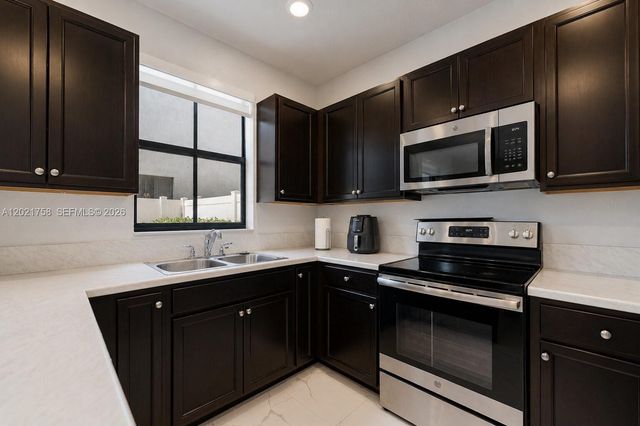 3382 W 104th Ter, Hialeah, FL 33018