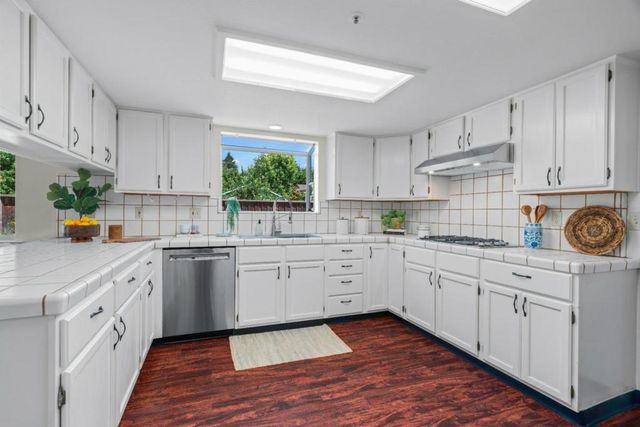 2430 Camden Court, Santa Cruz, CA 95065