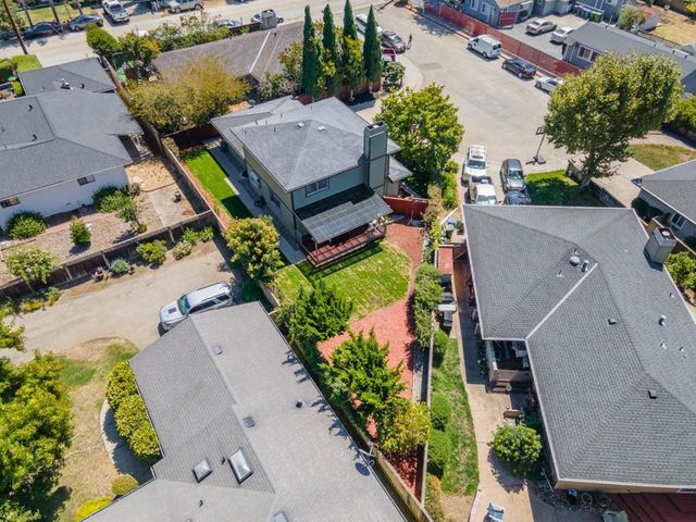2430 Camden Court, Santa Cruz, CA 95065