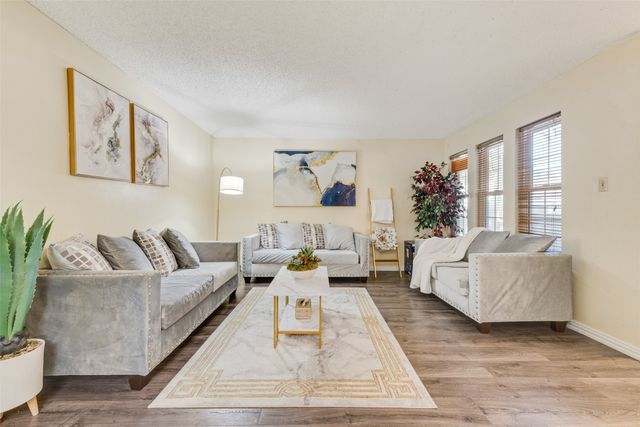 527 Towne House Lane, Richardson, TX 75081