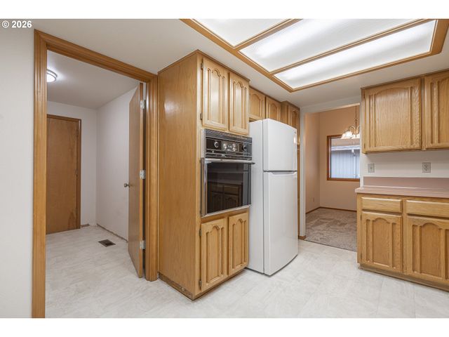 1669 NUT TREE Dr Nw, Salem, OR 97304