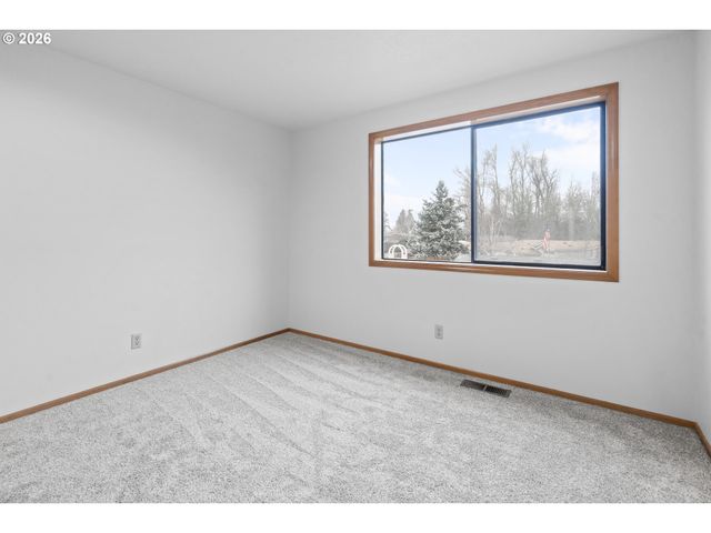 1669 NUT TREE Dr Nw, Salem, OR 97304