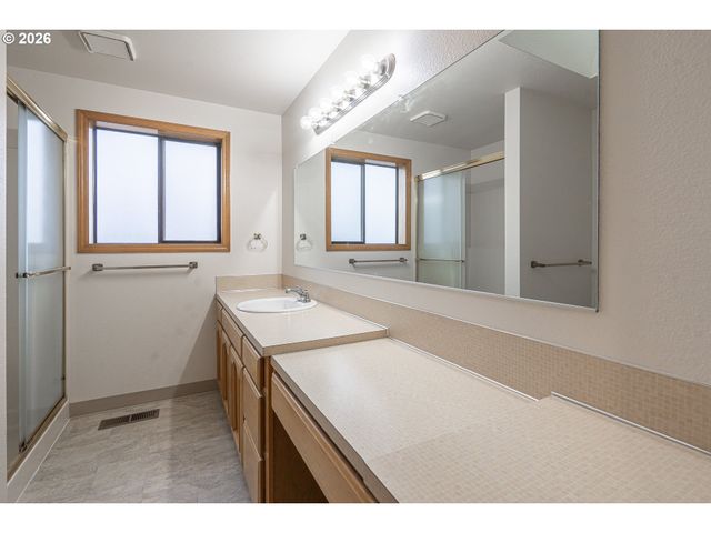 1669 NUT TREE Dr Nw, Salem, OR 97304