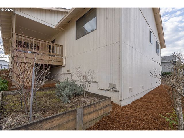 1669 NUT TREE Dr Nw, Salem, OR 97304