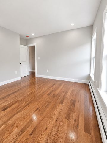 40 Pine Ave, Brockton, MA 02302