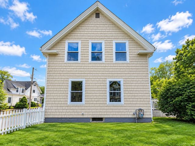 40 Pine Ave, Brockton, MA 02302