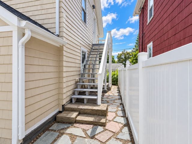 40 Pine Ave, Brockton, MA 02302
