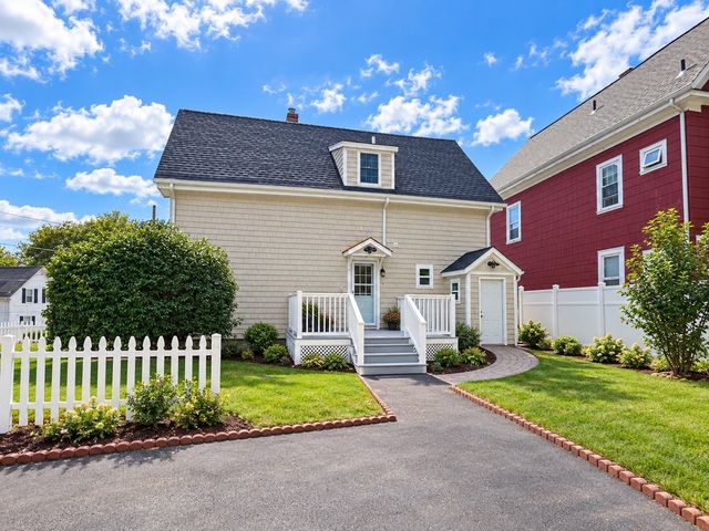 40 Pine Ave, Brockton, MA 02302
