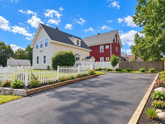 40 Pine Ave, Brockton, MA 02302