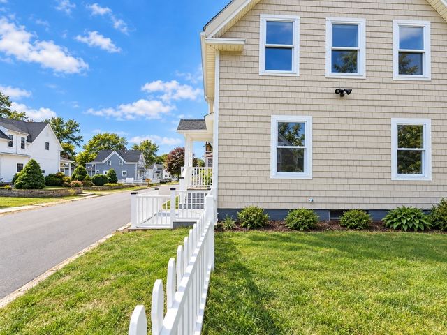 40 Pine Ave, Brockton, MA 02302