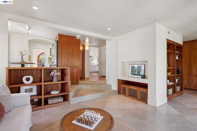 1635 High St, Alameda, CA 94501