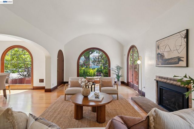 1635 High St, Alameda, CA 94501
