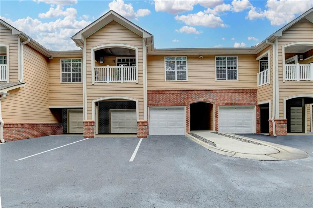 Image 1 of property listing at 3500 Sweetwater Road 522, Duluth, GA 30096