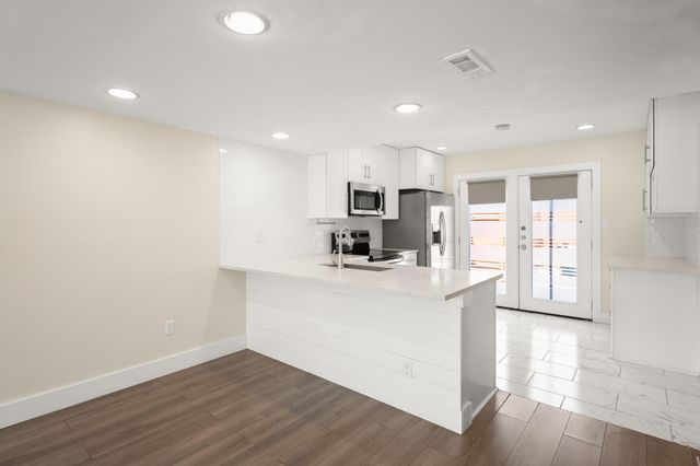 6410 Chimney Creek CIR B, Austin, TX 78723