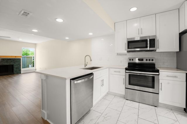 6410 Chimney Creek CIR B, Austin, TX 78723