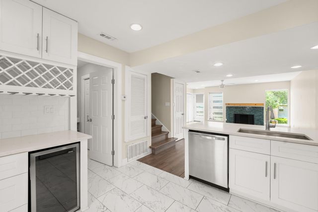 6410 Chimney Creek CIR B, Austin, TX 78723