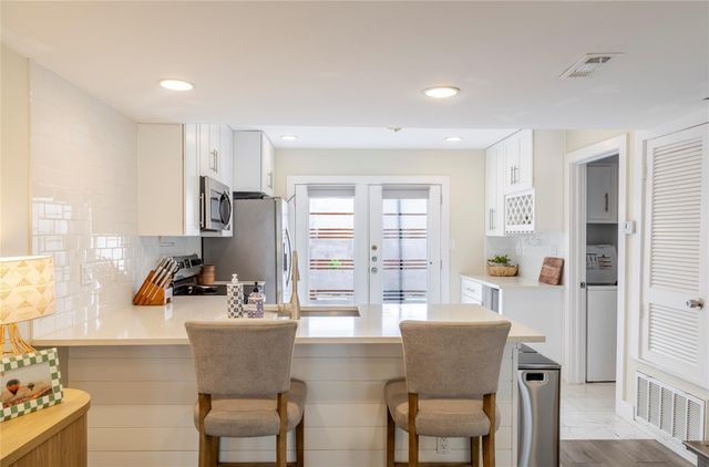 6410 Chimney Creek CIR B, Austin, TX 78723