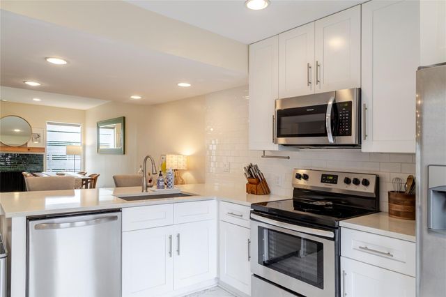 6410 Chimney Creek CIR B, Austin, TX 78723