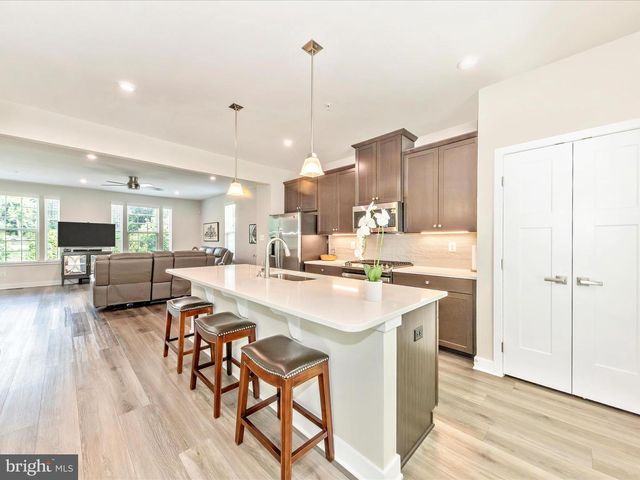 9510 NATURE TRL, Montgomery Village, MD 20886