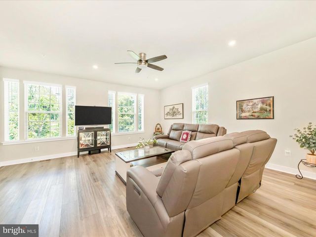 9510 NATURE TRL, Montgomery Village, MD 20886