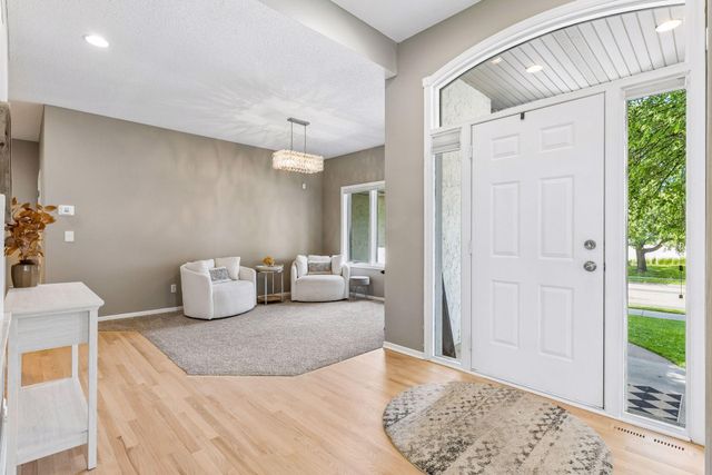 9009 Zanzibar Lane N, Maple Grove, MN 55311