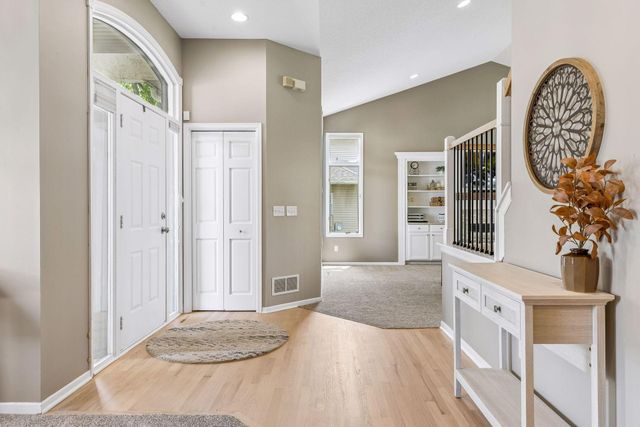 9009 Zanzibar Lane N, Maple Grove, MN 55311