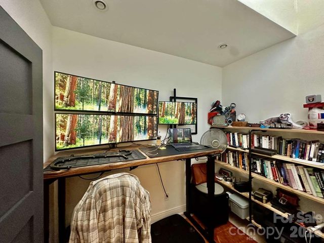 1005 Zinc Lane, Charlotte, NC 28205