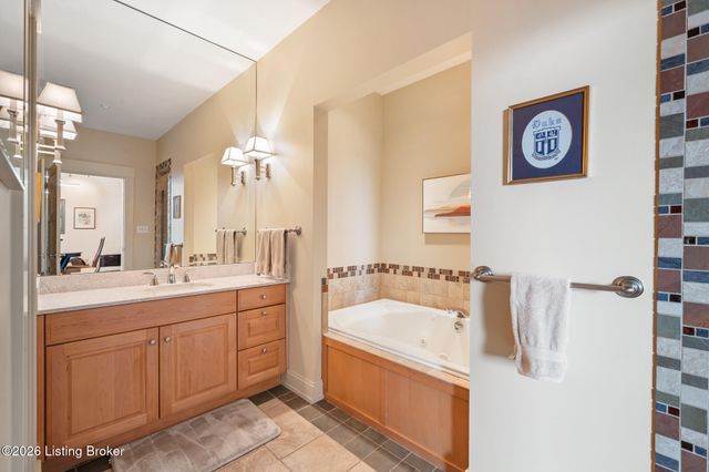 222 E Witherspoon St UNIT 806, Louisville, KY 40202