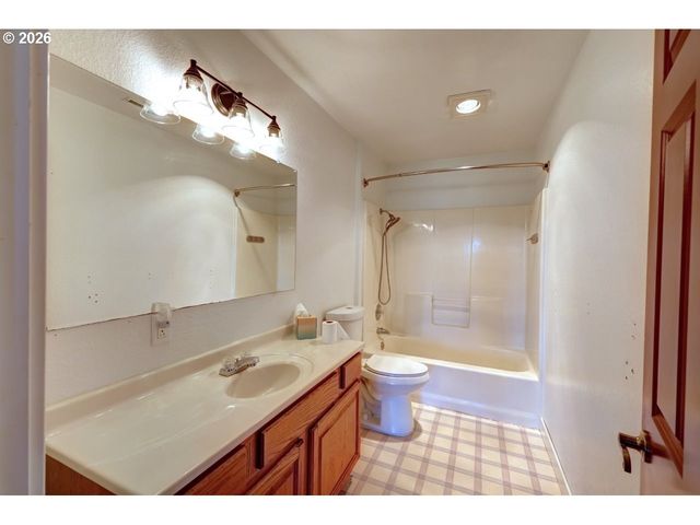 91828 AKERSTEDT Rd, Astoria, OR 97103