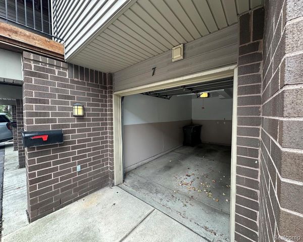 7 GEORGETOWN, Dearborn, MI 48126