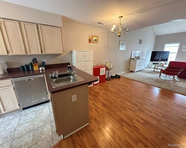 7 GEORGETOWN, Dearborn, MI 48126