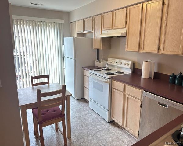 7 GEORGETOWN, Dearborn, MI 48126