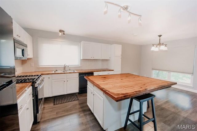 367 Napoli Court, Ballwin, MO 63021